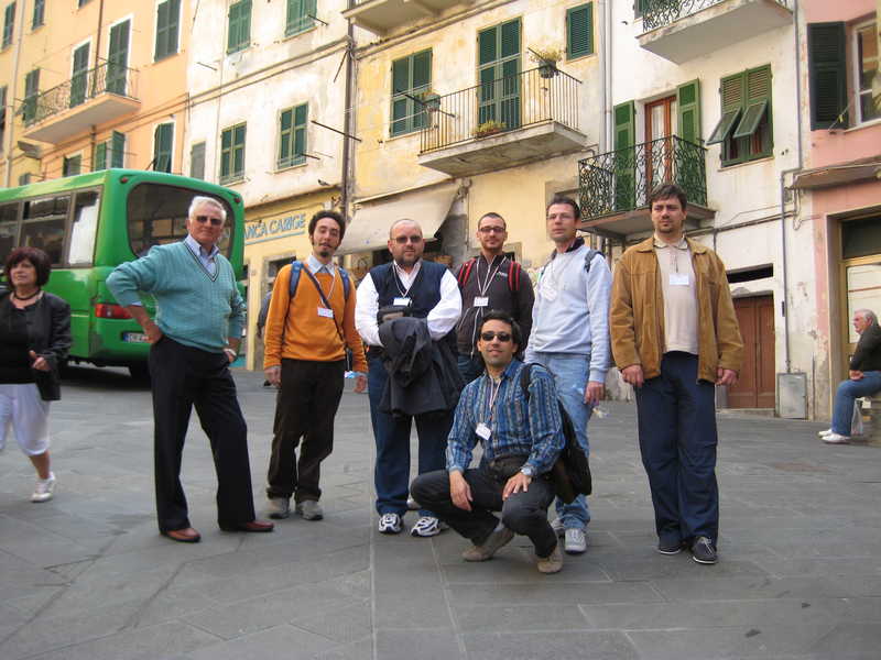Rave's dad, Claudio vda, Pietropole, dynadart, Ravestorm, giulcenc and GNUGNU posing in Riomaggiore.